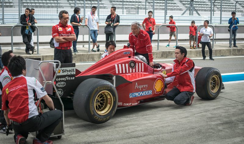 Illustration for article titled This Is How Japan Throws A Ferrari Party